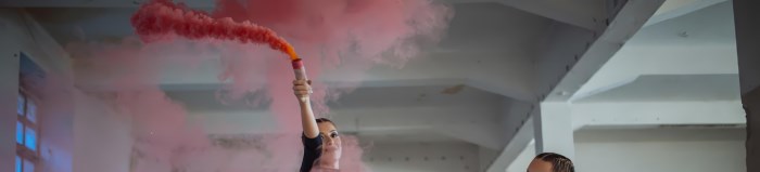 Comment utiliser un fumigène et quelles sont les consignes de sécurité –  Sparklers Club