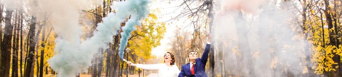 Fumigènes colorés : le must-have de vos photos de mariage ! - A la Une!