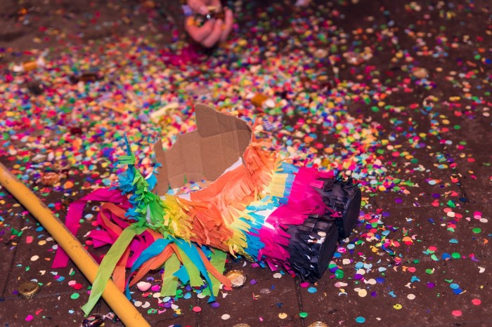 Fêter un anniversaire d'enfant avec une pinata – Sparklers Club