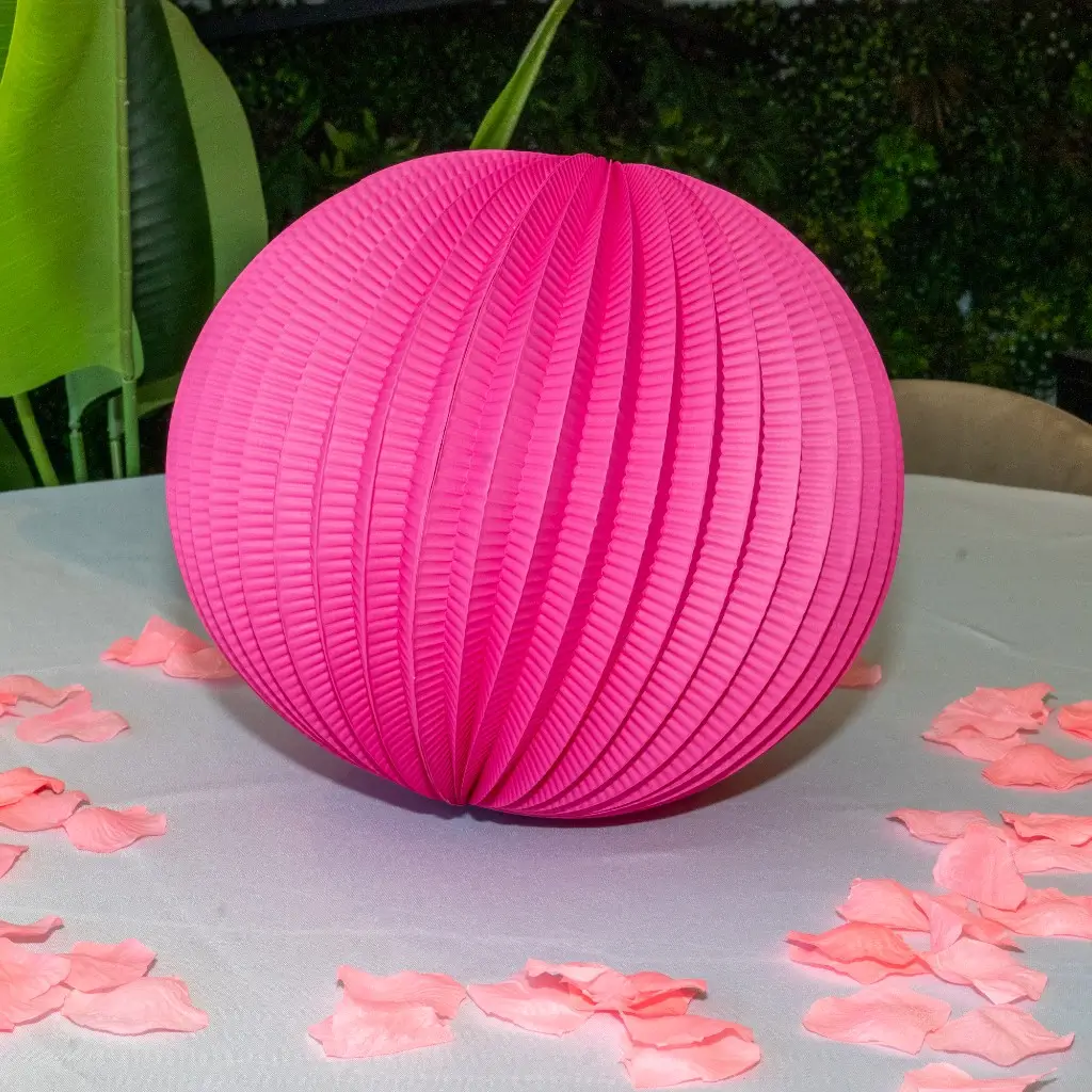 Lampion boule de papier rond rose fuchsia 30cm 