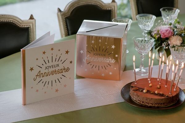 Urne en papier Joyeux Anniversaire Or Rose/Blanc : Accessoires anniversaire  sur Sparklers Club